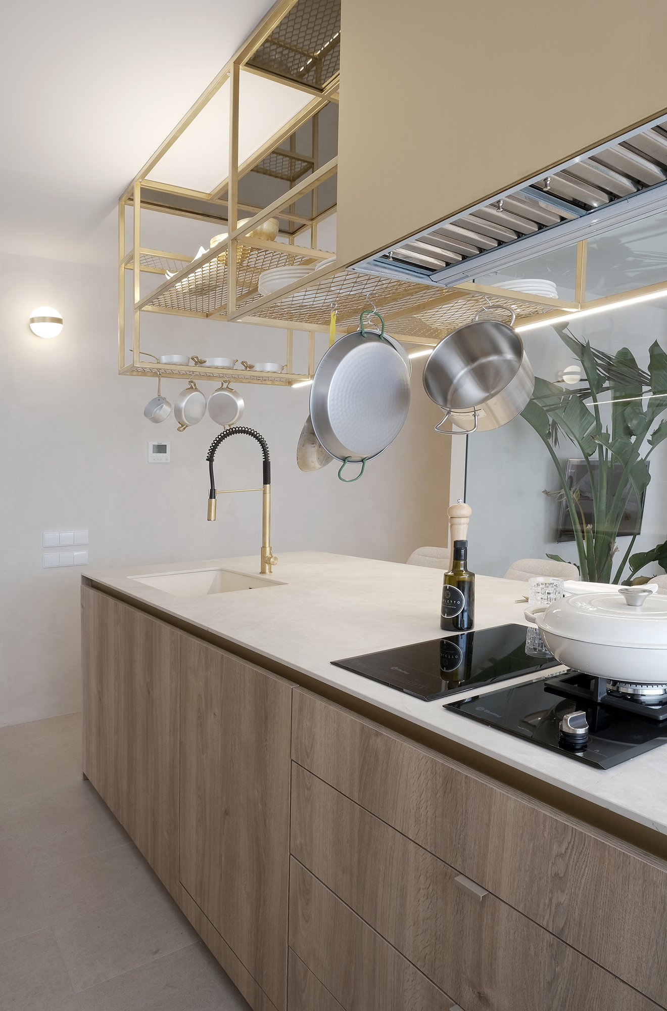 BiCubic - REFORMA- VIVIENDA- PISO- 90M2 -BICUBIC- COCINA- DETALLE-CACEROLAS-MENAJE